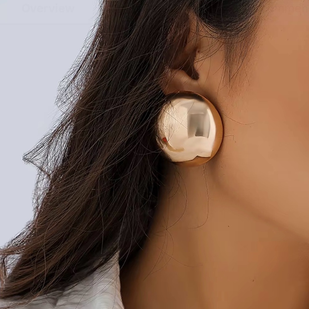 Elegant Gold Stud Earrings